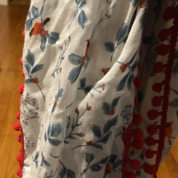 NEW! Lands End scarf “cardinals and holly” - Picture 5 of 7